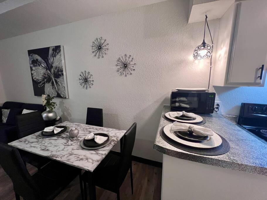 Chic & Cozy 2 Bedroom - 1 Bathroom - Rated Best Eagle Pass Exterior foto